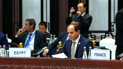 السيسي: أفريقيا أقل قارة إسهامًا في الانبعاثات الضارة والأكثر تضررًا