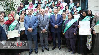 رئيس هيئة البريد يكرم الأمهات المثاليات بمختلف المحافظات