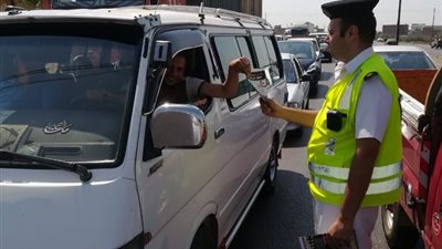 حملات توعية مرورية للحد من الحوادث ( صور)