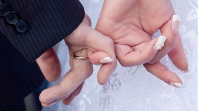 نشطاء «تويتر» يرفضون خفض سن الزواج لـ16 عاما.. كمال: اعتداء على حقوق المرأة وآدميتها.. «انتوا كده بتزودوا نسب الطلاق».. أميرة: اغتيال لطفولة الفتاة.. ميار: «مشكلات النواب النف