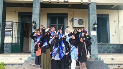 طلاب الأزهر الوافدون يزورون المعرض التاريخي لقناة السويس (صور)