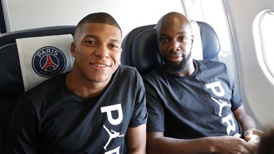 بعثة باريس سان جيرمان تصل ليفربول استعدادا لموقعة الغد