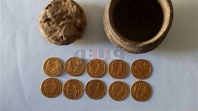 اكتشاف عملات ذهبية بمنطقة عين السبيل بالداخلة في الوادي الجديد (صور)