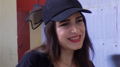 ميرنا وليد في لجنة الانتخاب بالمعادي: احترامًا للبلد لازم ننزل.. (فيديو)