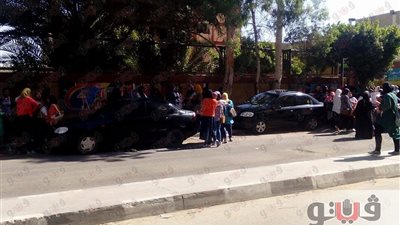 أولياء الأمور يؤازرون أبناءهم بامتحانات الثانوية العامة بحلوان