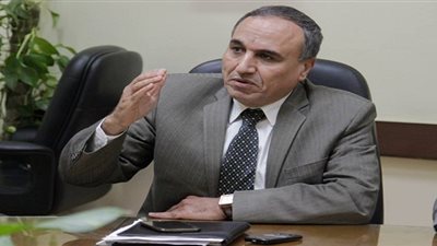 نقيب الصحفيين عن انسحاب خالد علي: معرفش يجمع توكيلات