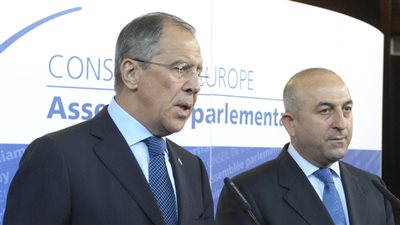 لافروف وجاويش أوغلو يتفقان على اتخاذ خطوات لإنجاح مؤتمر سوتشي