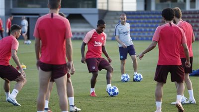 برشلونة ينهي تدريباته لمواجهة آيندهوفن بدوري الأبطال (صور)