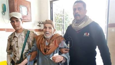 قوات تأمين اللجان تساعد كبار السن على الإدلاء بأصواتهم بالقليوبية (صور)