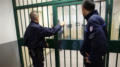 سجون فرنسا.. بيوت الرعب المحاطة بالأسوار والأسرار