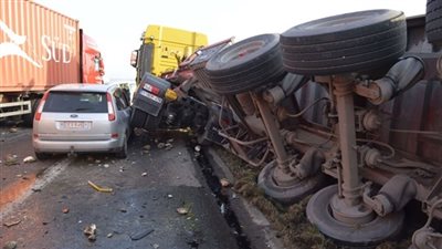 توقف طريق «طنطا-الإسكندرية» الزراعي بسبب انقلاب سيارة في كفر الزيات