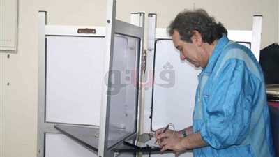 محمد مختار يدلي بصوته في الانتخابات الرئاسية