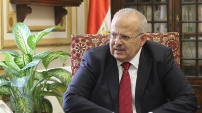 رئيس جامعة القاهرة: عودة شهر المكافأة للعاملين متوقف على الإيرادات