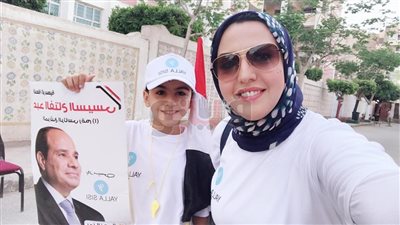 مروة شتلة وزوجها شريف فؤاد يدليان بصوتيهما في الانتخابات (صور)