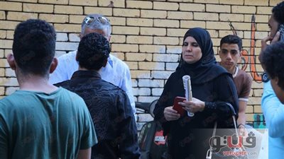 بالفيديو.. لحظات مؤثرة في امتحانات الثانوية العامة.. «حامل» تؤدي الاختبار في مدرسة بالعياط.. انهيار طالبة قبل دخول اللجنة.. أولياء الأمور يؤازرون أبناءهم بالدعاء وقراءة القرآن.. و«القلق