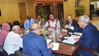 محافظ أسوان يراجع استعدادات دخول مدارس جديدة للخدمة (صور)