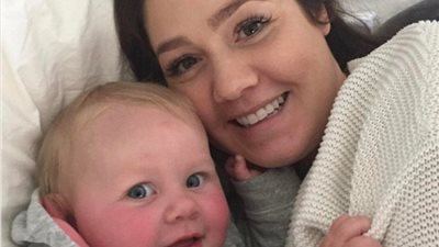 بالصور.. حكاية أم أنجبت 3 أطفال في 11 شهرًا