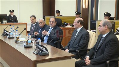 وزير الداخلية يجرى اتصالات عبر منظومة «الفيديو كونفرانس».. عبد الغفار: العملية الانتخابية تشهد حالة من الهدوء.. ومدير العمليات بالوزارة: نمتلك أحداث التقنيات لمتابعة الشوارع ولم نرصد أي مخال