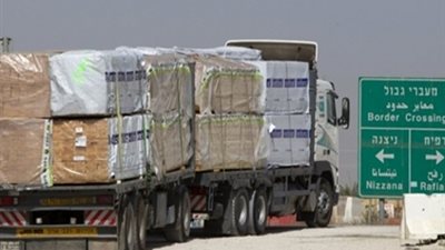 إدخال 310 شاحنات بضائع لقطاع غزة عبر معبر 