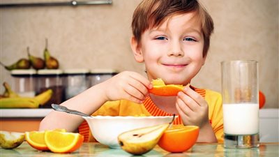 طبيب أطفال يكشف أهم الأطعمة لتقوية الجهاز المناعي