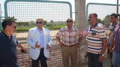 بالفيديو.. محافظ الإسماعيلية ورئيس الهيئة الهندسية بموقع الكوبري المعلق