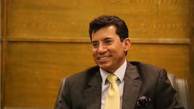 وزير الرياضة يهنئ منتخب اليد بالتأهل للدور الثاني في المونديال