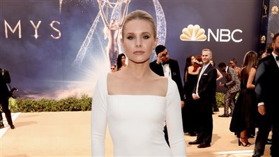 كريستين بيل بإطلالة ملائكية في حفل جوائز الـ