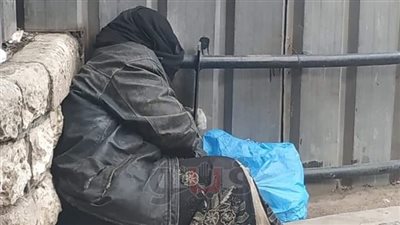 «تضامن الإسكندرية» تنقل سيدة بلا مأوى إلى دار مسنين (صور)