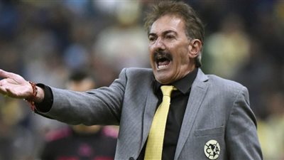 مدرب بيراميدز يهاجم اتحاد الكرة ويتهمه بعدم تنفيذ لوائح الـ«فيفا»