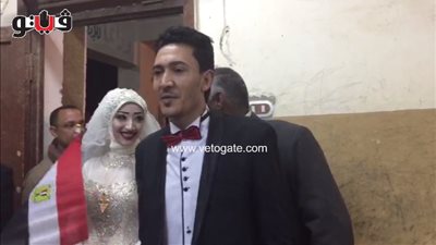 عروسان يدليان بصوتهما في الانتخابات الرئاسية بقنا (فيديو)