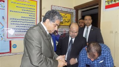 وزير البيئة يدلي بصوته في الانتخابات الرئاسية (صور)