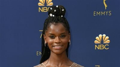 لاتيتيا رايت تتألق بإطلالة لامعة في حفل الـ«Emmys» (صور)