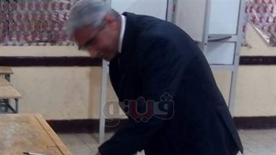 رئيس جامعة جنوب الوادي يدلي بصوته في الانتخابات الرئاسية (صور)