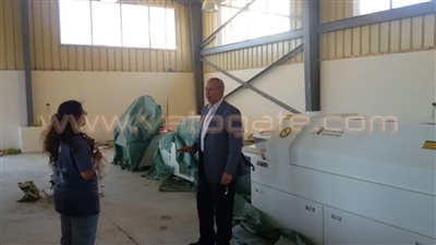 بالصور.. محافظ البحر الأحمر يتفقد تجهيز مصنع اللمبات الليد