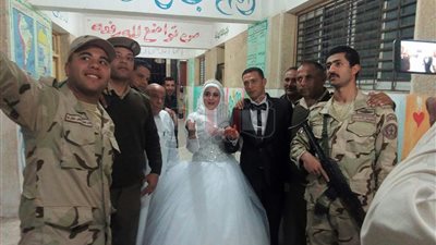 عروسان يدليان بصوتيهما في الانتخابات الرئاسية بالشرقية