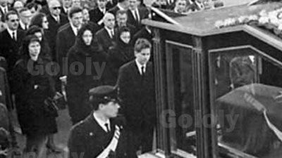 جثمان الملك فاروق يصل إلى الإمام الشافعي