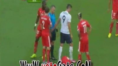 بالفيديو.. دماء لاعب سويسرا بعد تدخل قوي من المدافع الفرنسي