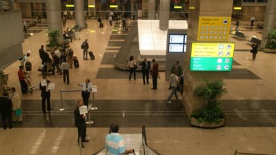 السفير المصري الجديد بالصين يغادر القاهرة متجها إلى بكين