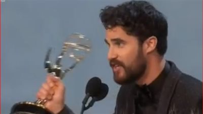 دارين كريس يحصد جائزة أفضل ممثل بمسلسل قصير بحفل «Emmys»
