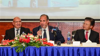 «سلطان»: الإسكندرية أول محافظة تستخدم الأتوبيس الكهربائي في مصر (صور)