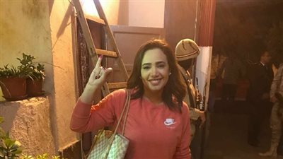 رشا نبيل تدلي بصوتها في انتخابات الرئاسة بمدينة نصر (صور)