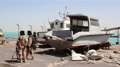 الحكومة اليمنية تؤيد مقترحات ولد الشيخ بشأن ميناء الحديدة