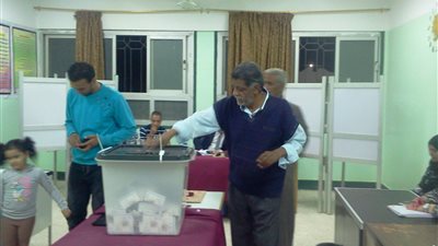 1242 ناخبا يدلون بأصواتهم بأول يوم في الانتخابات بأبو رديس