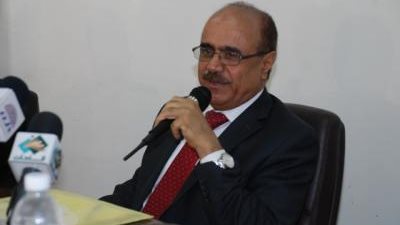 وزير الإعلام اليمنى والسفير المصري بالصين يغادران مطار القاهرة