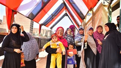 نشرة الأخبار وأبرزها: طالبات يرقصن داخل لجنة انتخابية على أغنية حكيم