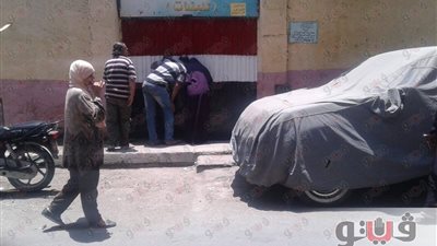 بالصور.. أولياء الأمور يطمئنون على أبنائهم من باب «أمير الجيوش»