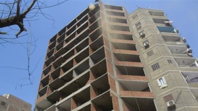نيابة مغاغة تؤيد قرار إزالة عقار سكني مخالف من 11 طابقا