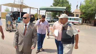 بالصور.. مدير أمن أسوان يتفقد وحدة مرور مركز دراو