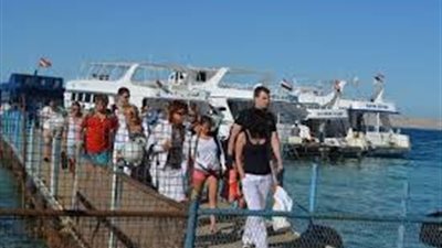 منتجعات البحر الأحمر تنتعش في عيد الأضحى.. توقعات بزيادة الإقبال خلال الإجازة.. نسبة الإشغال تصل إلى 90%.. المصريون يتصدرون المشهد و25% أجانب.. سعر الغرفة خمس نجوم يصل إلى 1200 جنيه