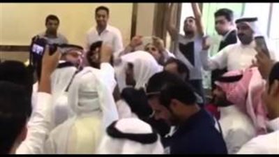 عريس خليجي يطلق زوجته أمام المدعوين بسبب كوب عصير